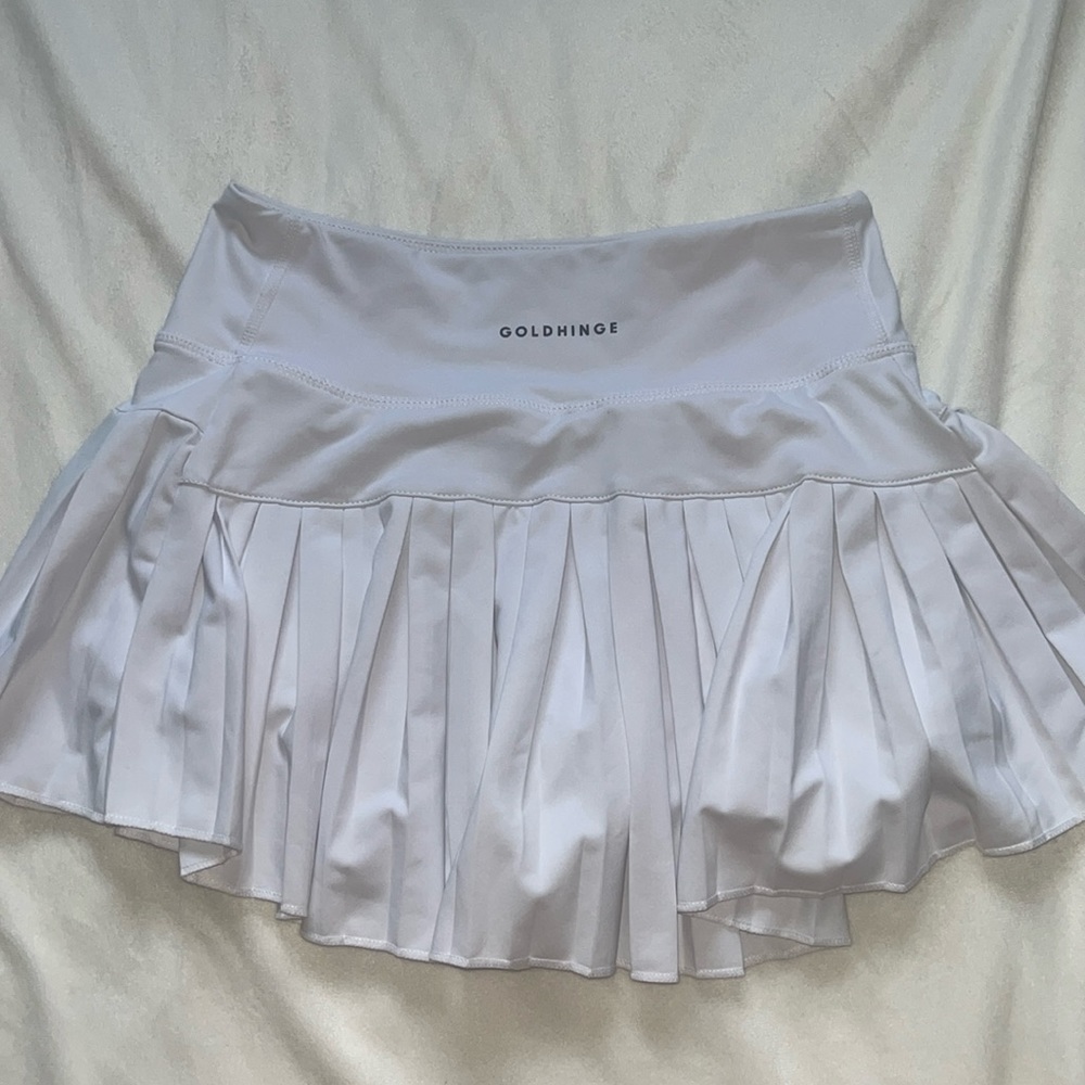 Holdhinge Mini Skirt 🤍